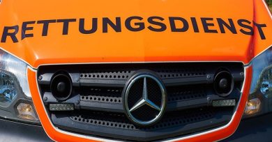 Regenstauf Frau Mutter E-Scooter-Fahrerin Schulwegunfall Zusammenstoß, Neumarkt, Kurzmeldungen Schnaittenbach Drogenexperiment Polizei Neumarkt Polizeibeamte Tragischer Unfall Immenreuth Burglengenfeld Unfallflucht verletzt Verkehrsunfallflucht Rettungsdienst Reizgas Kriminalpolizei Amberg Verkehrsunfall Bundespolizei Regensburg Radfahrerin Maxhütte-Haidhof Schwandorf Räuchern, Zeitlarn Maxhütte-Haidhof Verkehrsunfälle