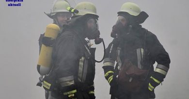 Bad Kötzting, Steinsberg Schwarzenfeld Vollbrand Auerbach Feuerwehr im Einsatz Polizei Oberpfalz Neutraubling Neumarkt, Walderbach